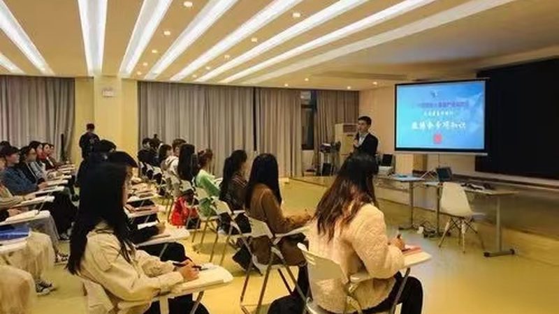会计初级中级联报网课，如何选择性价比之选？**