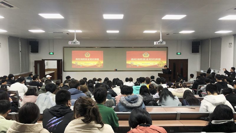 瑜伽教练培训课程通常包括以下几个方面：