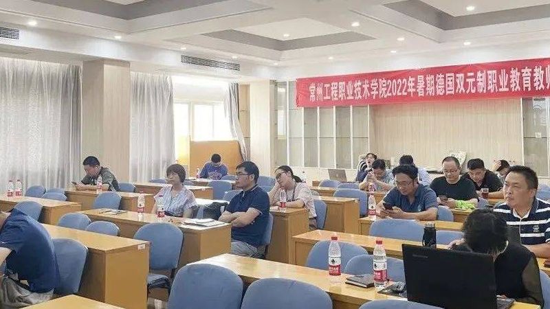 叉车实操考试是检验叉车操作人员技能的重要环节，考试流程通常包括以下几个步骤：